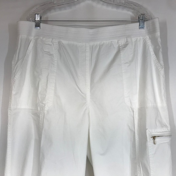 Chicos White Capris Cropped Cargo Pants  Size 18 Elastic Waist Side Zip Pocket - Picture 2 of 11
